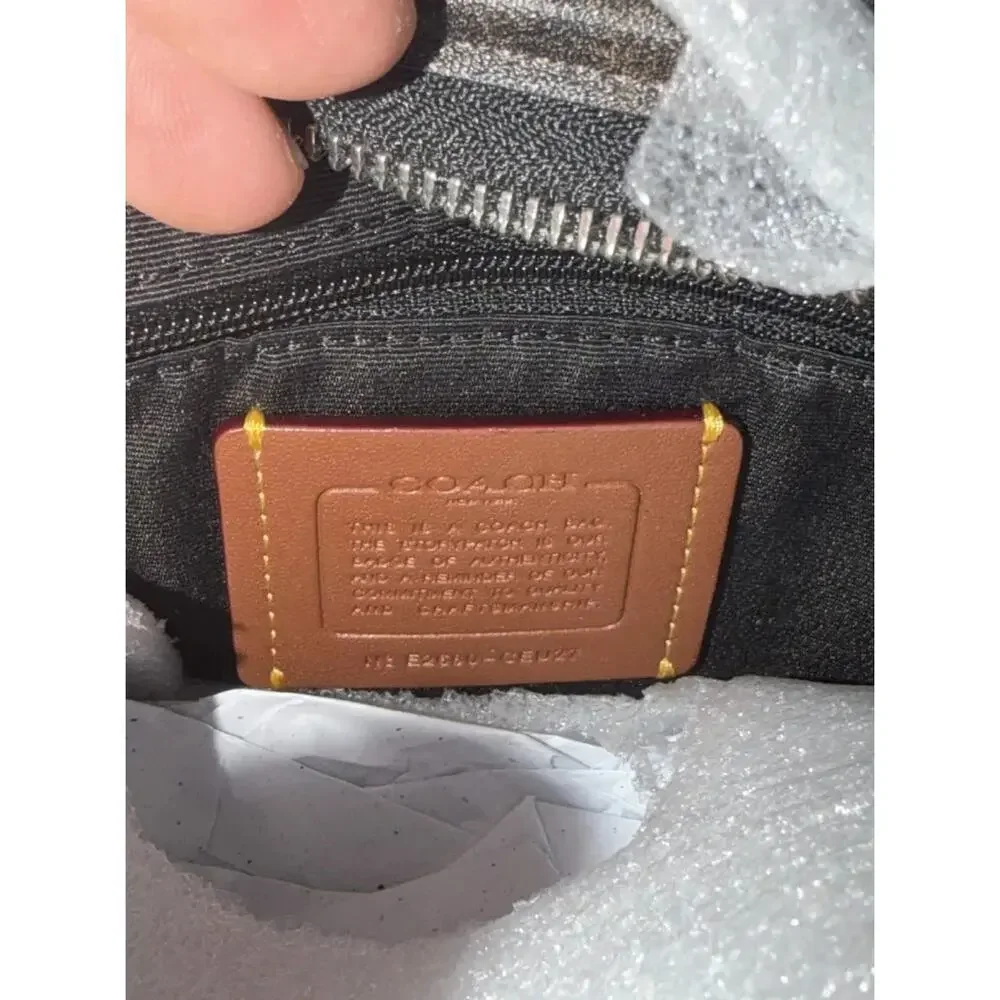 Coach nwt b7